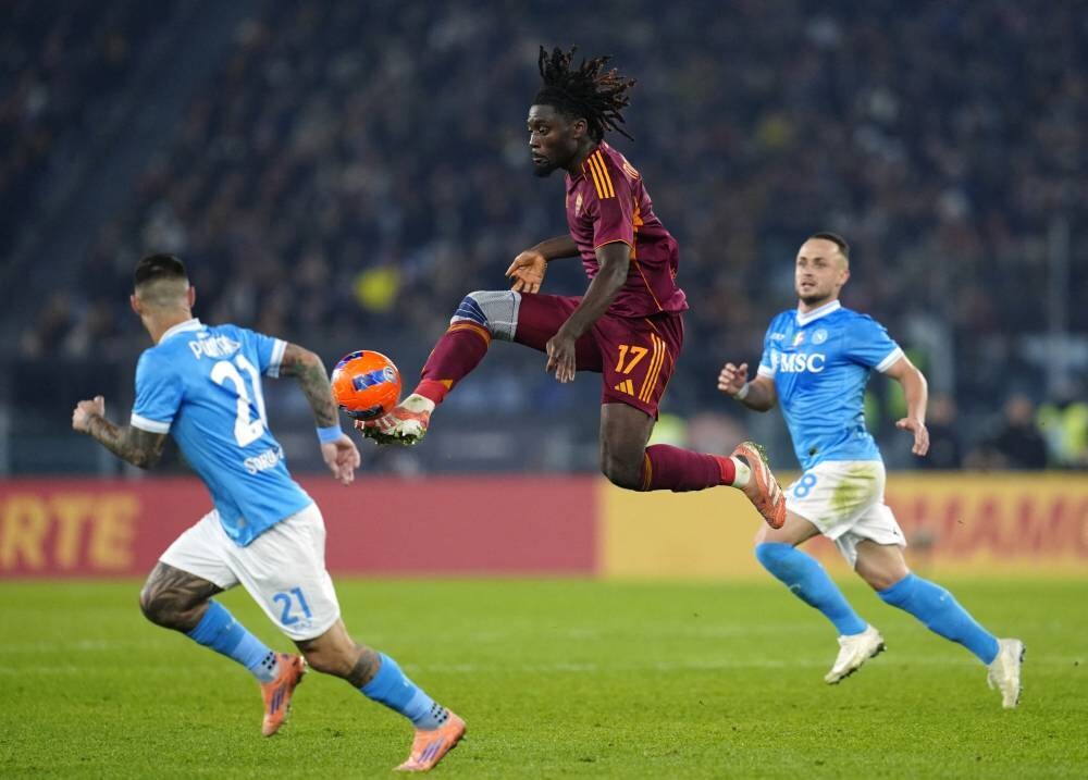 Наполи победил Рому и возглавил Серию А