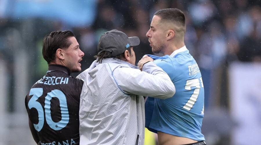 Conte breaks up fight between Napoli and Lazio players