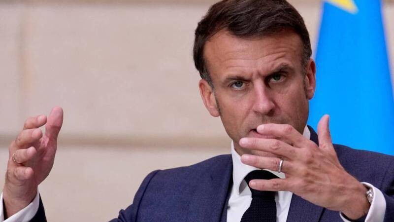 Итальянский вице-премьер назвал французского президента 'опасным'