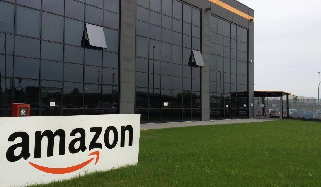 Налоговая полиция Италии провела обыски в штаб-квартире Amazon в Милане