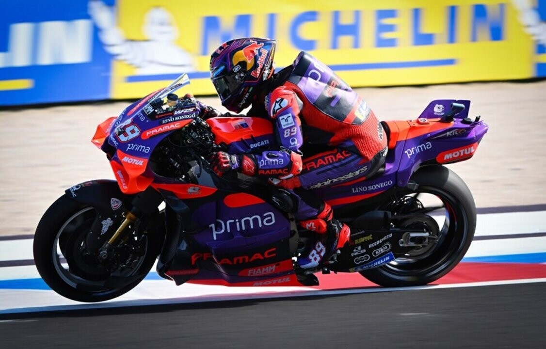 MotoGP Сан-Марино: Хорхе Мартин возглавляет гонку