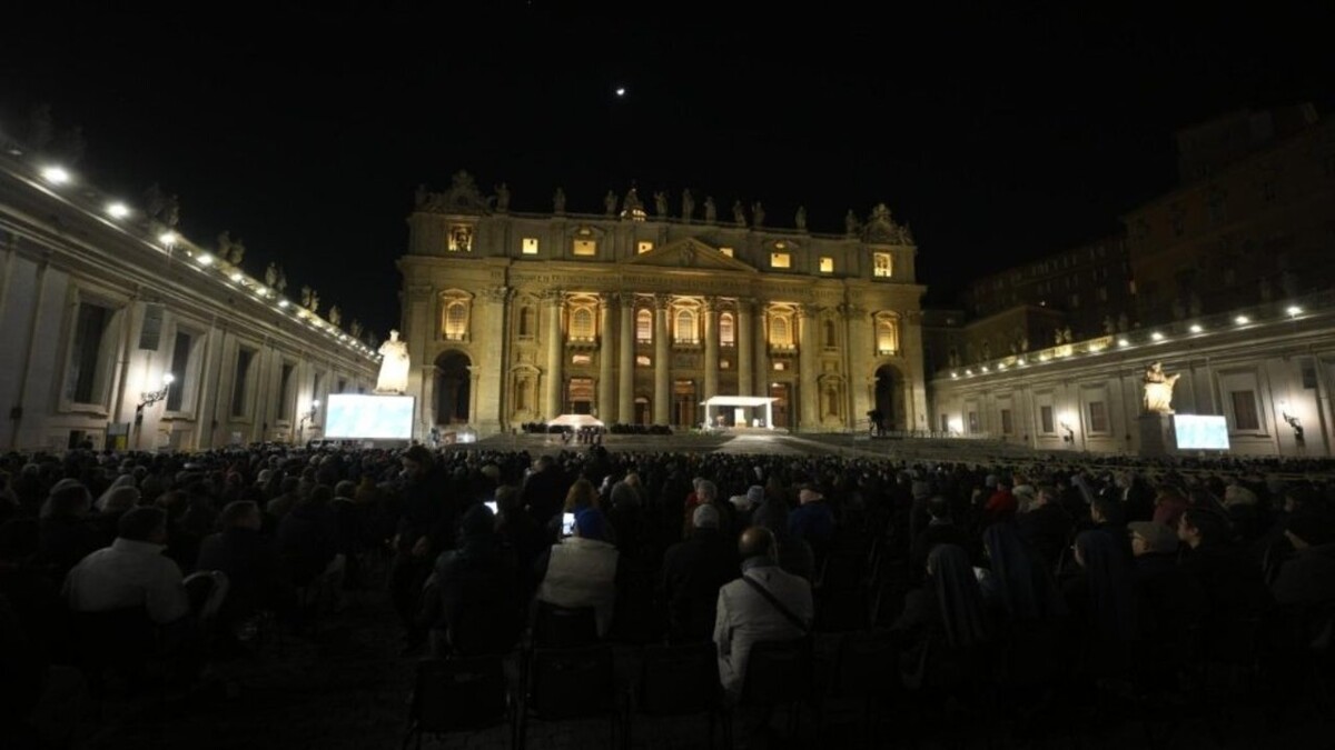 Pope Francis Sends First Message from Hospital