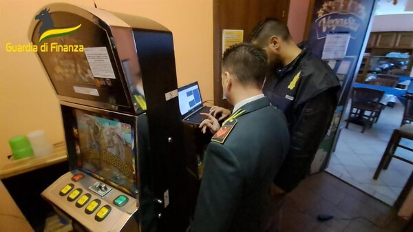 Итальянская полиция изъяла почти пять миллионов евро в ходе операции по борьбе с коррупцией