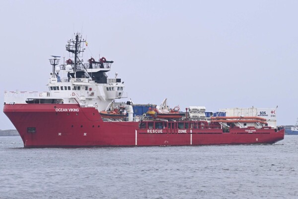 Спасение 108 мигрантов организацией SOS Mediterranée