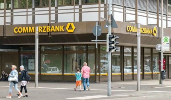 UniCredit Увеличивает Долю в Commerzbank