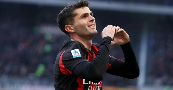 Milan Beats Como to Continue Pursuit of Inter