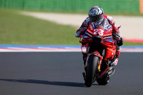 Бастянини выигрывает Гран-при Эмилия-Романья MotoGP