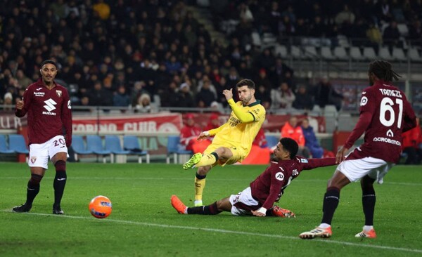 Milan Beats Torino to Move Top of Serie A