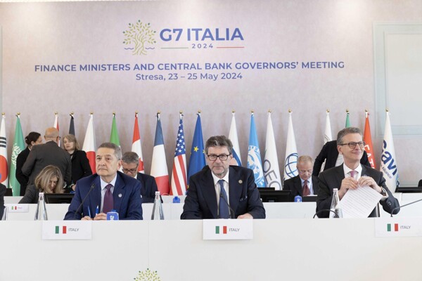 Министры экономики G7 обсудили использование замороженных российских активов для помощи Украине на саммите в Стрезе