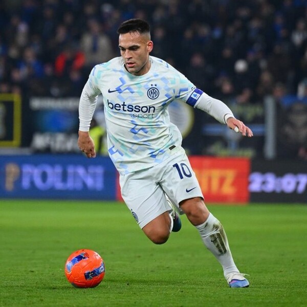 Lautaro Martínez Scores, Inter Milan Returns to Top of Serie A