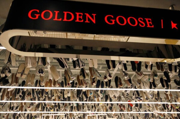Итальянская компания 'Golden Goose' по производству роскошной спортивной одежды устанавливает цену IPO в 9,75 евро за акцию